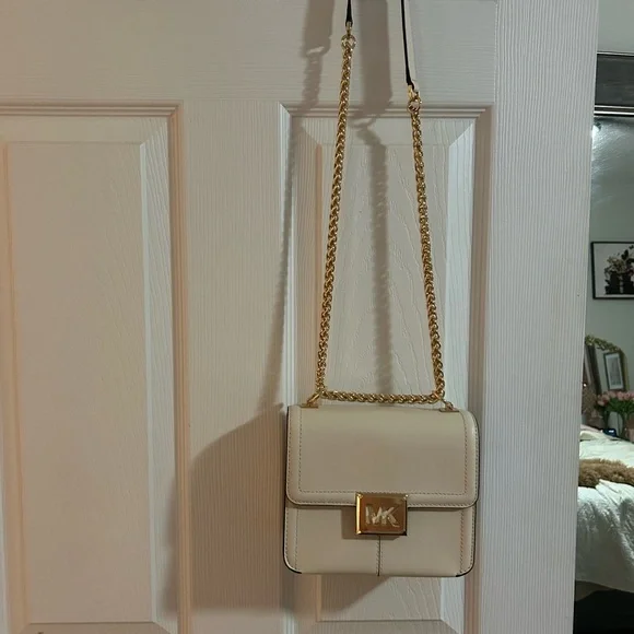 Michael Kors Cream Crossbody Bag with Gold Chain - Picture 2 of 2